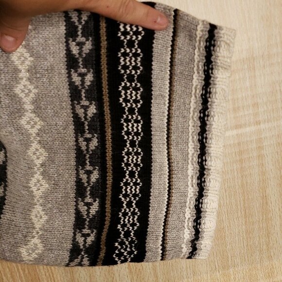 Old Navy Aztec Print Scoop Neck sweater - Picture 3 of 7